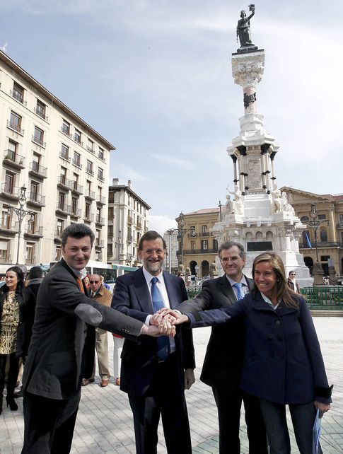 Foto: Santiago Cervera junto a Mariano Rajoy en una imagen de archivo (EFE).
