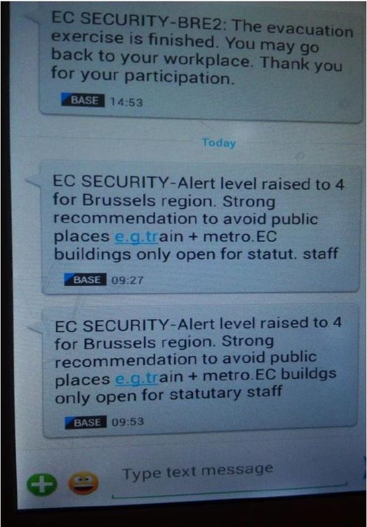 Mensajes de texto enviados este sábado por la Comisión Europea a sus trabajadores /Jorge Tuñón