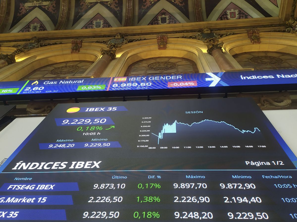 Foto: Panel del Ibex en el parqué de la Bolsa de Madrid. (EFE/Vega Alonso)
