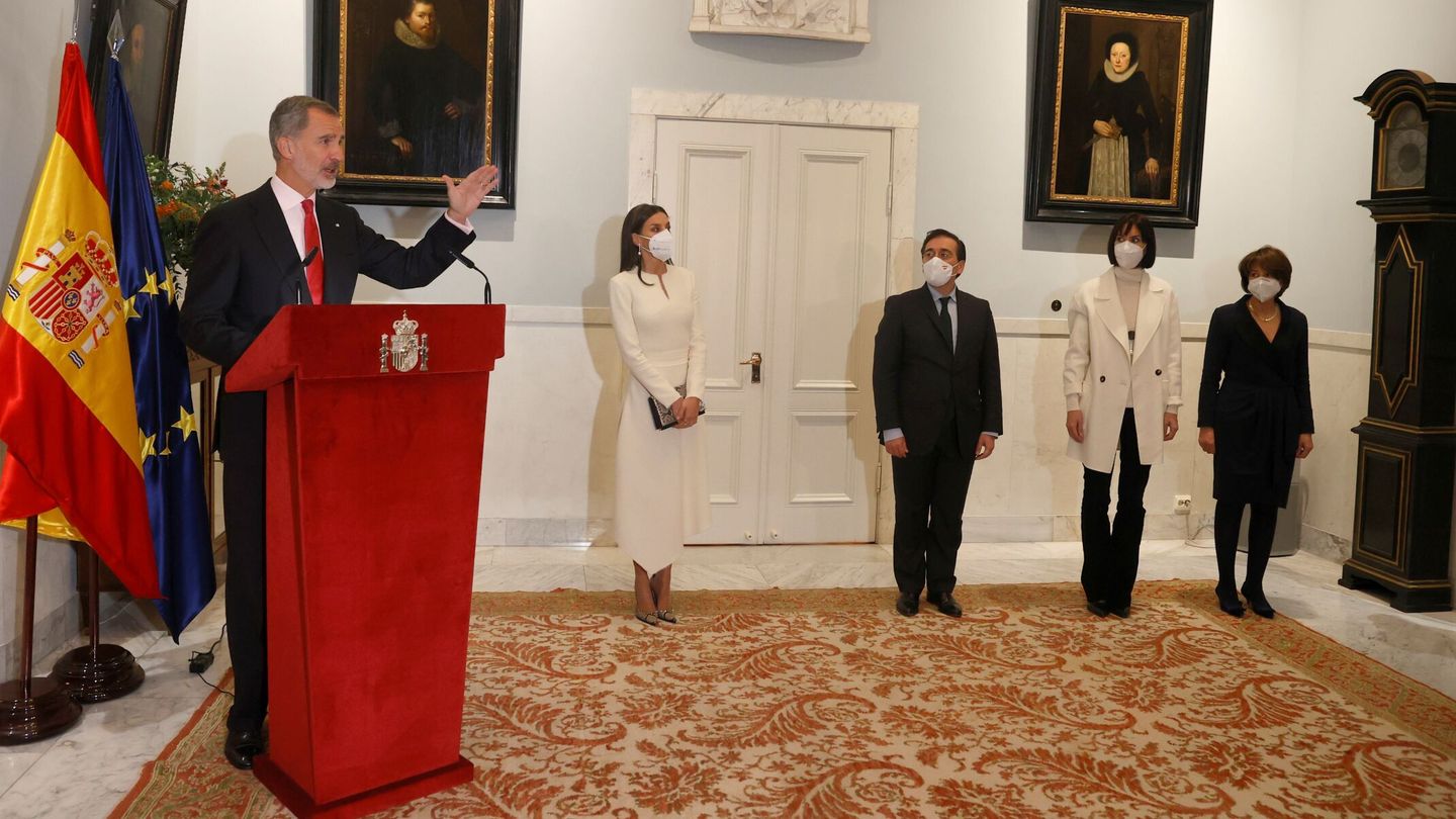El Rey, durante su discurso en una de las estancias de la embajada. (EFE/Juanjo Martín)