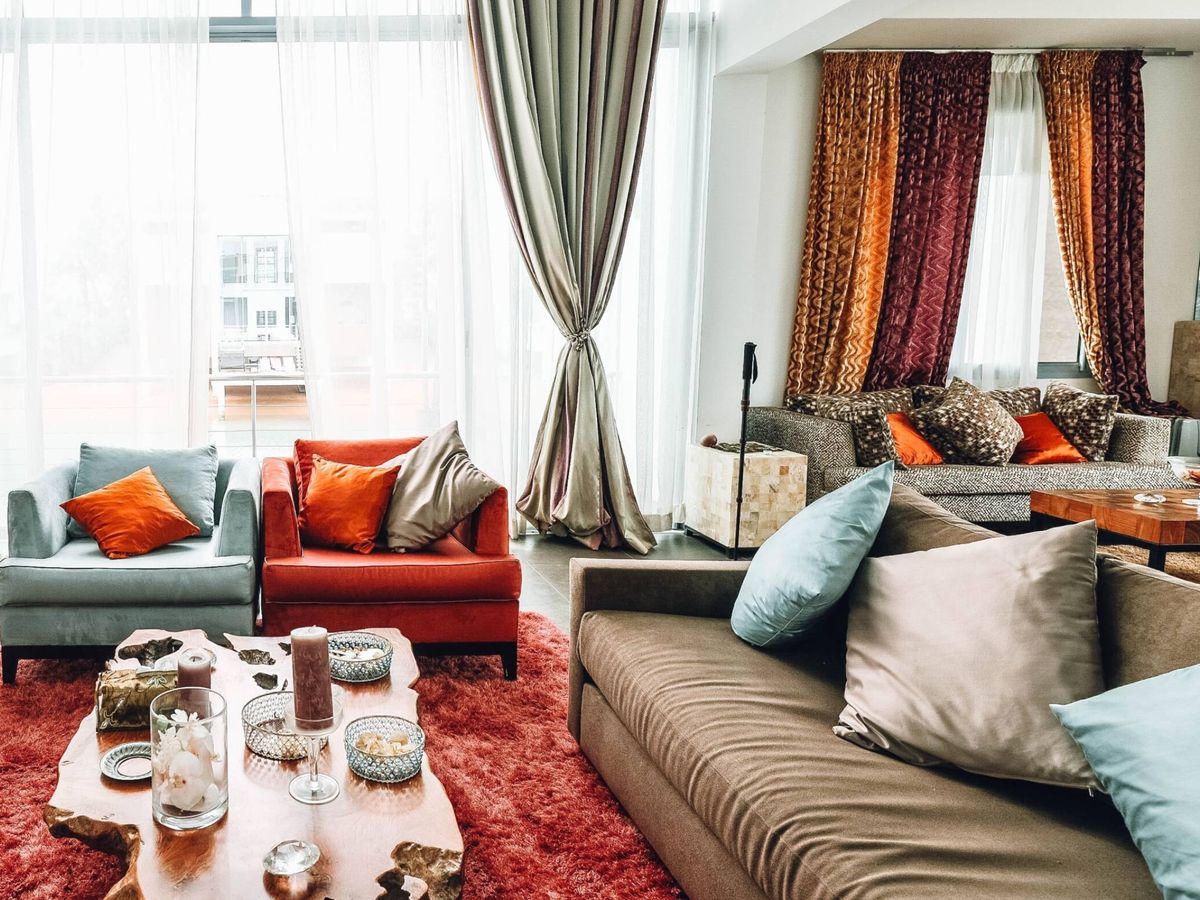 Foto: Guía de trucos para elegir cortinas para tu casa. (Pexels/Naim Benjelloun)