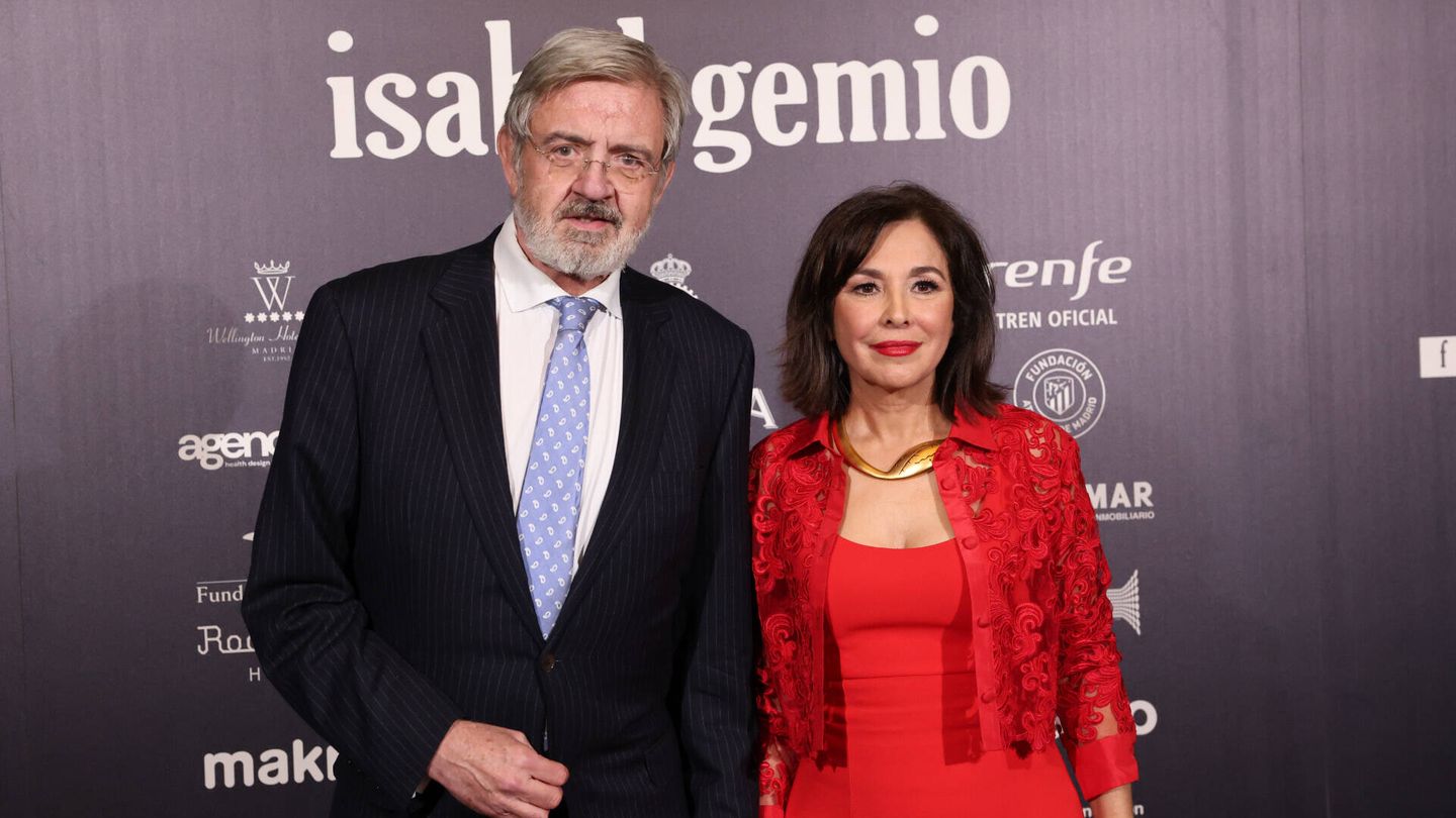 Isabel Gemio, junto a Carlos García Revenga. (Gtres/José Ignacio Viseras)