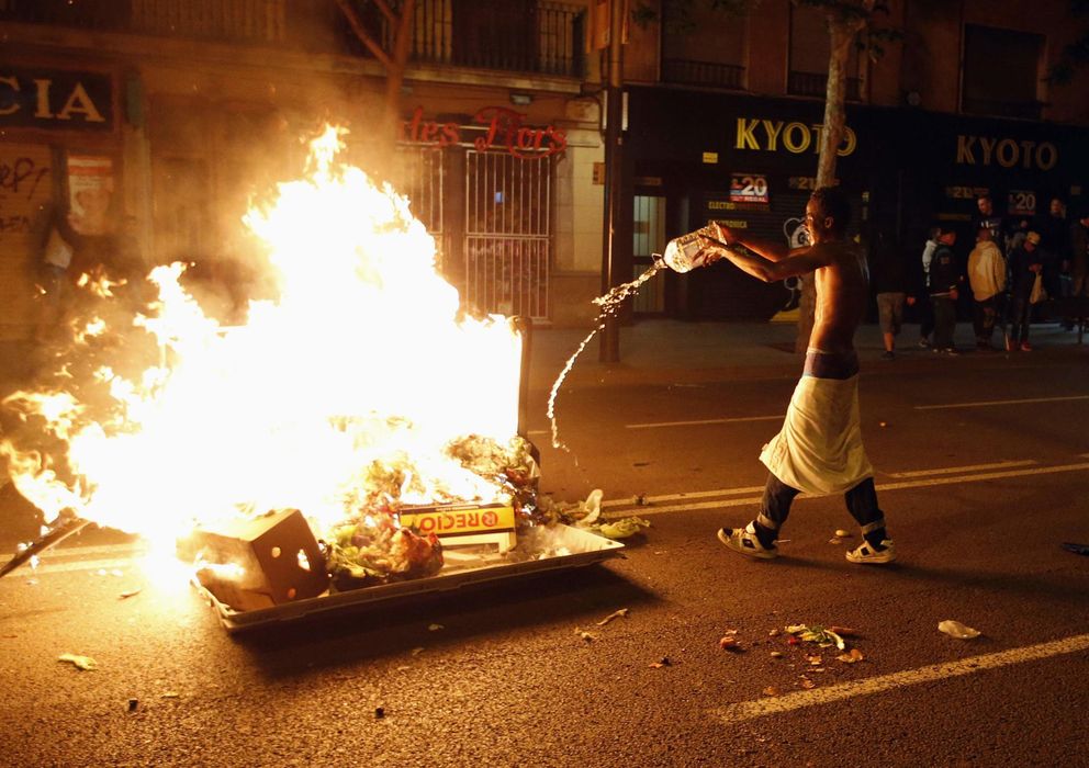 Foto: Protestas por el cierre de Can Vies en el barrio de Sants (Reuters)
