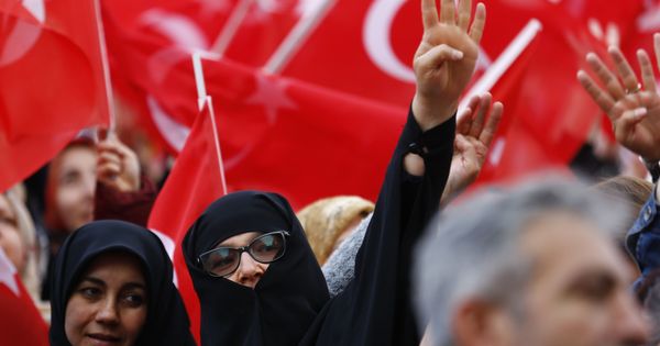 Foto: Seguidores del presidente turco celebran su victoria. (Reuters)