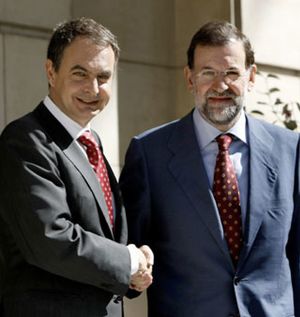 Zapatero y Rajoy tienen un problema: los españoles no confían en ellos