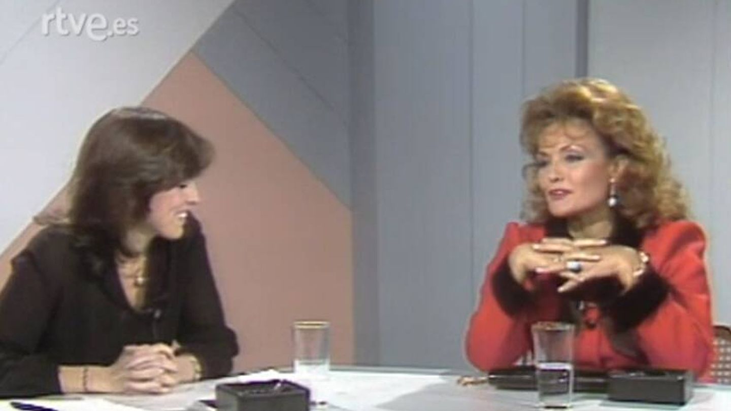 Carmen Sevilla y Mercedes Milá, en el programa 'Buenas noches'. (RTVE)