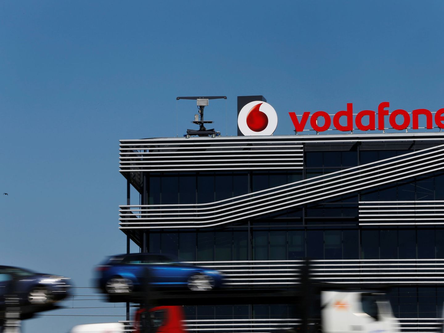 Vodafone permite contratar cualquier pack de TV con sus tarifas móviles.