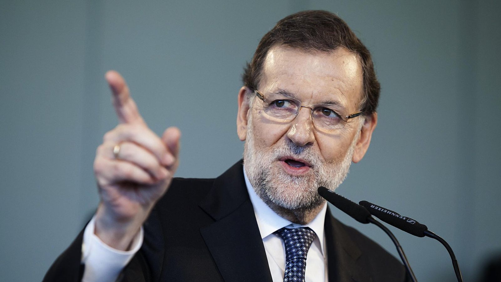Foto: El presidente en funciones, Mariano Rajoy, durante un mitin de campaña de cara al 20D. (Efe) 