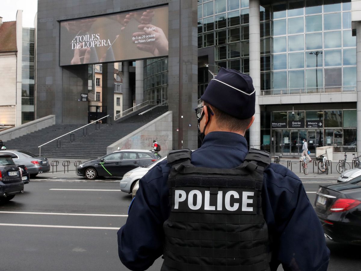 Foto: Operación policial en los alrededores de las oficinas de 'Charlie Hebdo'. (Reuters)