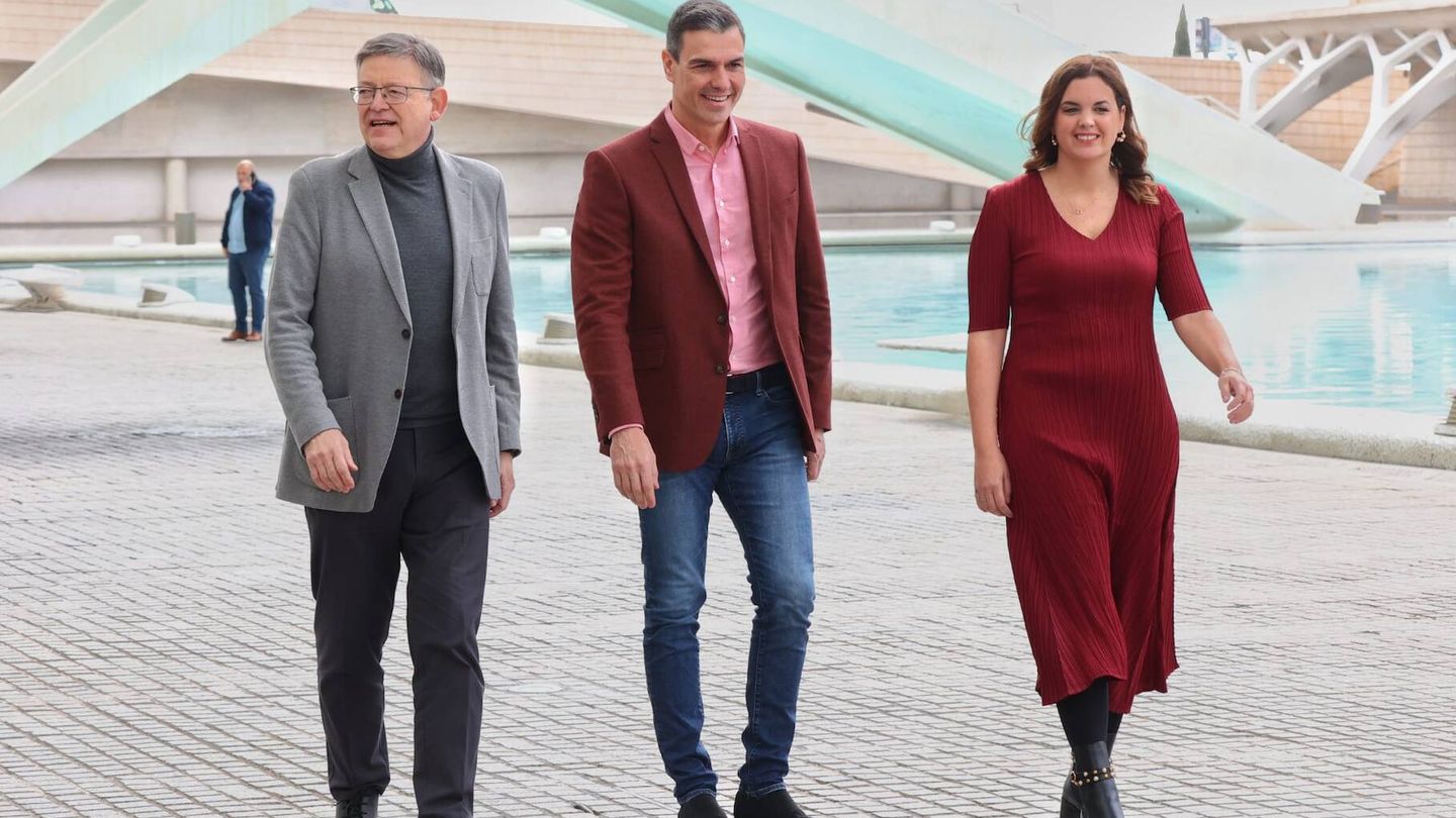 Ximo Puig, Pedro Sánchez y Sandra Gómez, a su llegada a la Ciudad de las Ciencias de Valencia. 