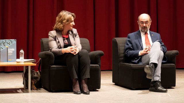 La vicepresidenta tercera del Gobierno, Teresa Ribera, y el presidente de Aragón, Javier Lambán. (EFE/Antonio García)