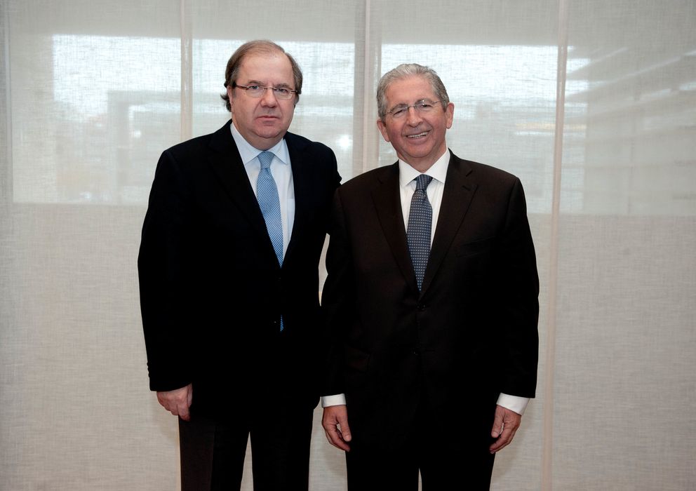 Foto: Juan Vicente Herrera recibe al presidente de CLH, José Luis López de Silanes. 