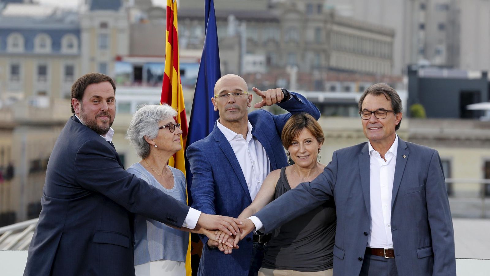 Foto: Oriol Junqueras y Artur Mas junto al resto de los cabezas de lista del Junts pel si. Raül Romeva, Carme Forcadell y Muriel Casals. (Reuters) 