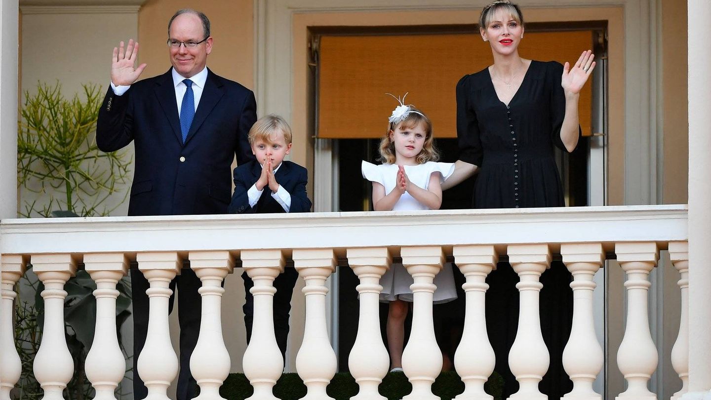 Alberto y Charlène, con sus hijos. (Eric Mathon / Palais Princier)