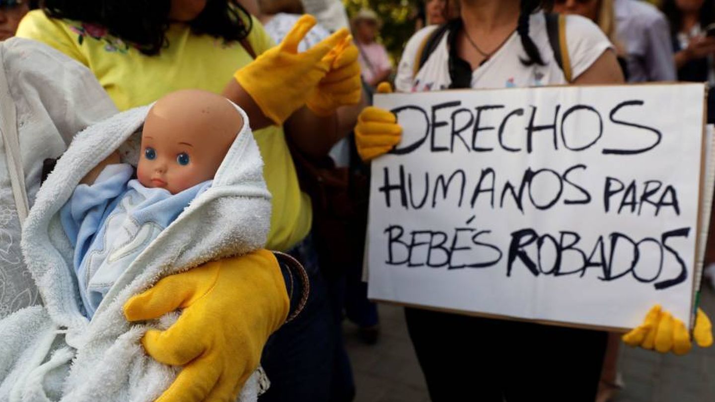 Manifestación de víctimas de la supuesta trama de bebés robados. (EFE)