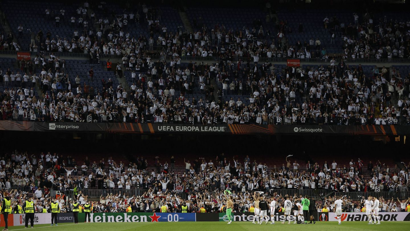 Miles de alemanes tomaron el Camp Nou. (Reuters/Albert Gea)