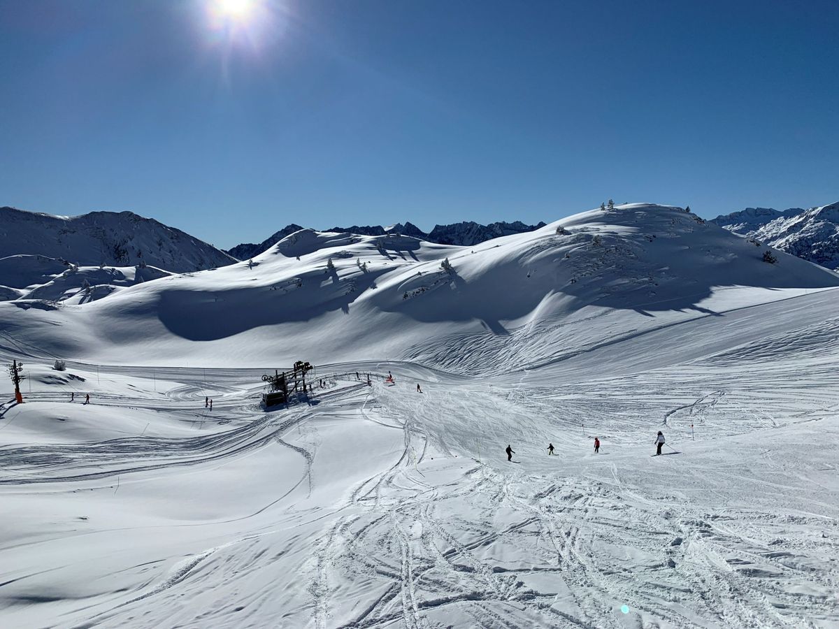 Foto: Descubre 5 de las estaciones de esquí más desconocidas de Europa (EFE/Estación de Esquí de Baqueira-Beret)