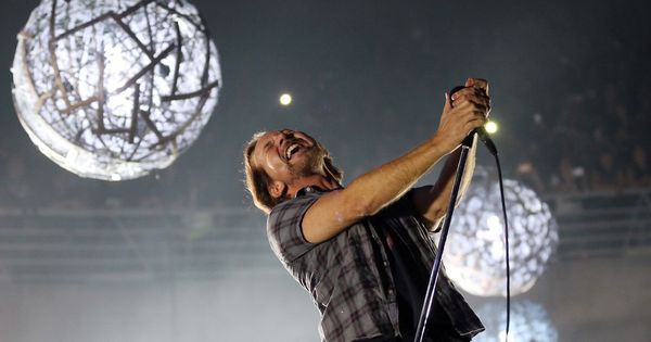 Foto: Eddie Vedder, vocalista de Pearl Jam en un concierto en marzo de 2018 en Santiago de Chile. (EFE)
