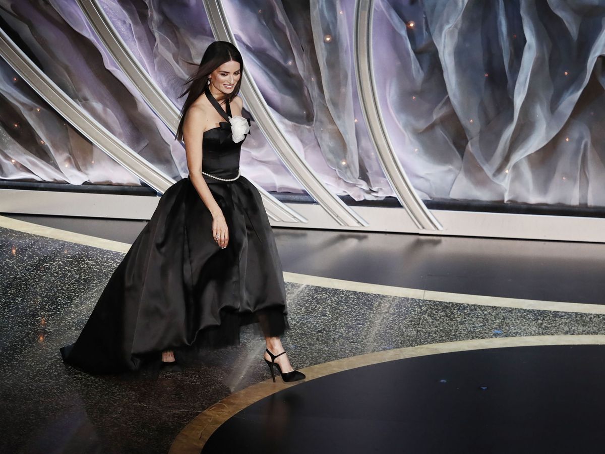 Foto: Penélope Cruz, en el escenario de los Oscar para presentar uno de los premios de la 92ª gala de los premios. (EFE)