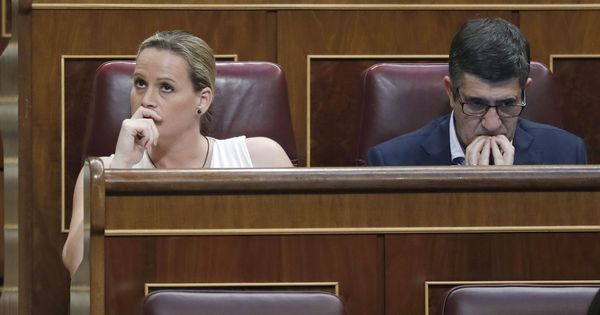Foto: Los diputados Zaida Cantera y Patxi López, durante el pleno del pasado 20 de junio en el Congreso. (EFE)