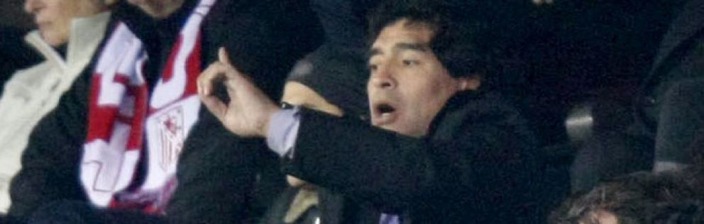 Foto: Maradona, molesto: "El diario 'The Sun' busca lo peor"