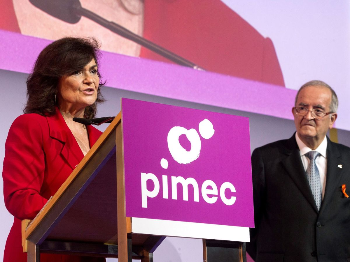 Foto: Carmen Calvo y el expresidente de Pimec, Josep González, en la 31 edición de los Premios Pimec, en 2018. (EFE)