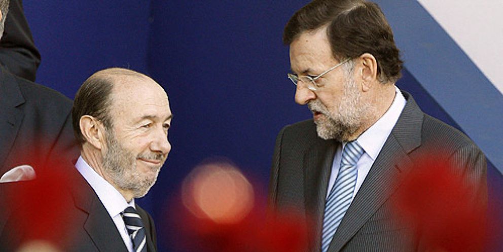 Foto: Ruptura total: Rajoy y Rubalcaba no hablan ni de la salud del Rey ni de Bankia