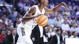 El Madrid arriesga el año con una nueva derrota y el Barcelona cambia de marcha en Murcia