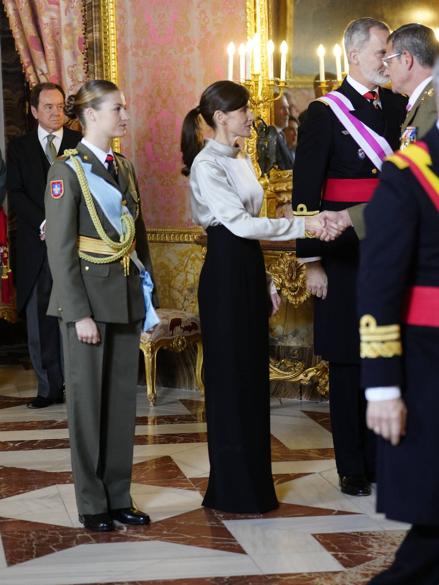 La reina Letizia, junto a Leonor en la Pascua Militar. (LP)