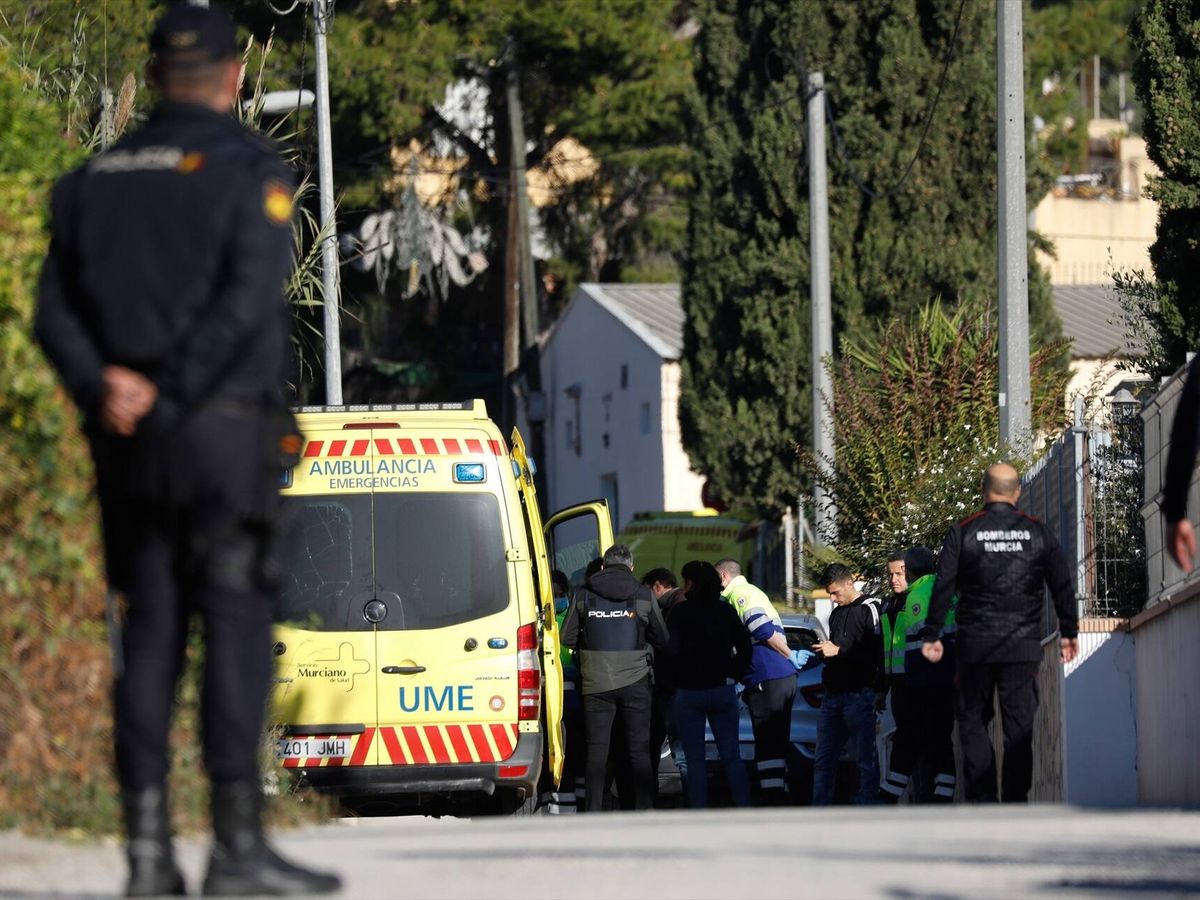 Foto: Una ambulancia en Murcia en una imagen de archivo. (Europa Press/Edu Botella) 