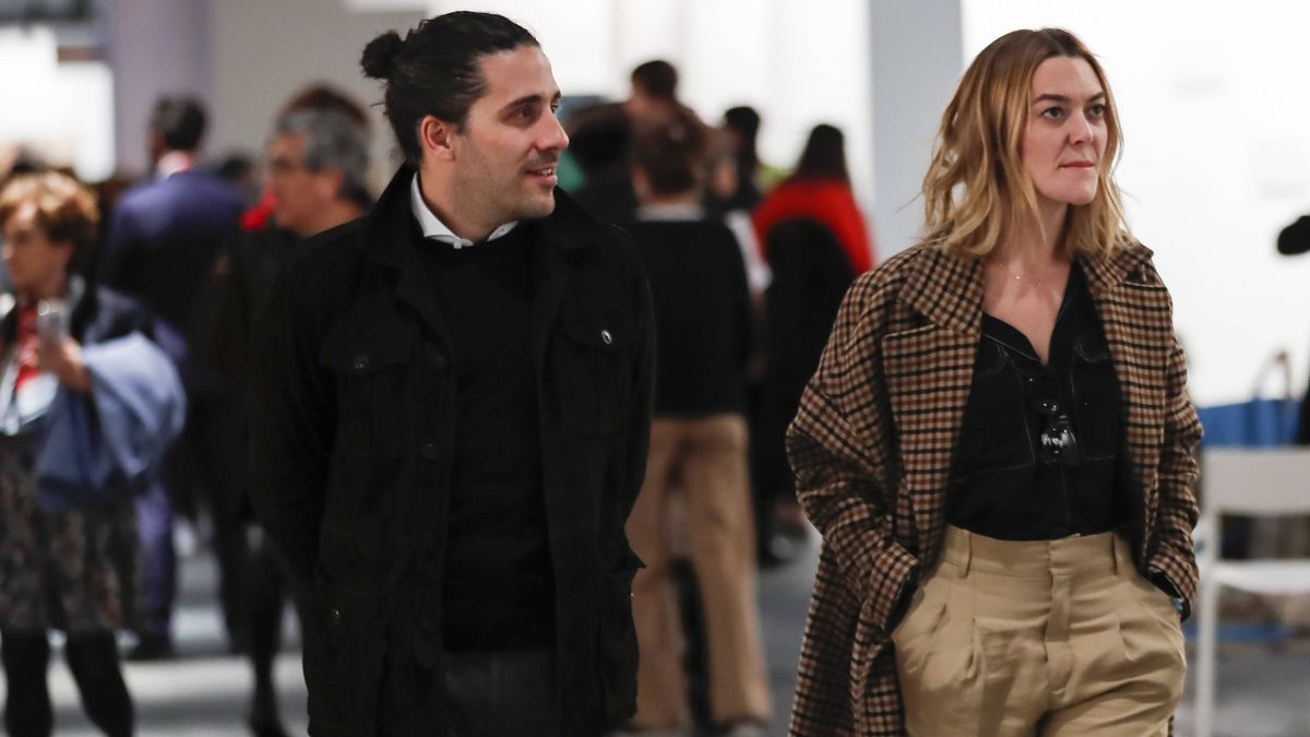 Marta Ortega sorprende en ARCO con un abrigo de Zara Man (rebajado a 16 libras)