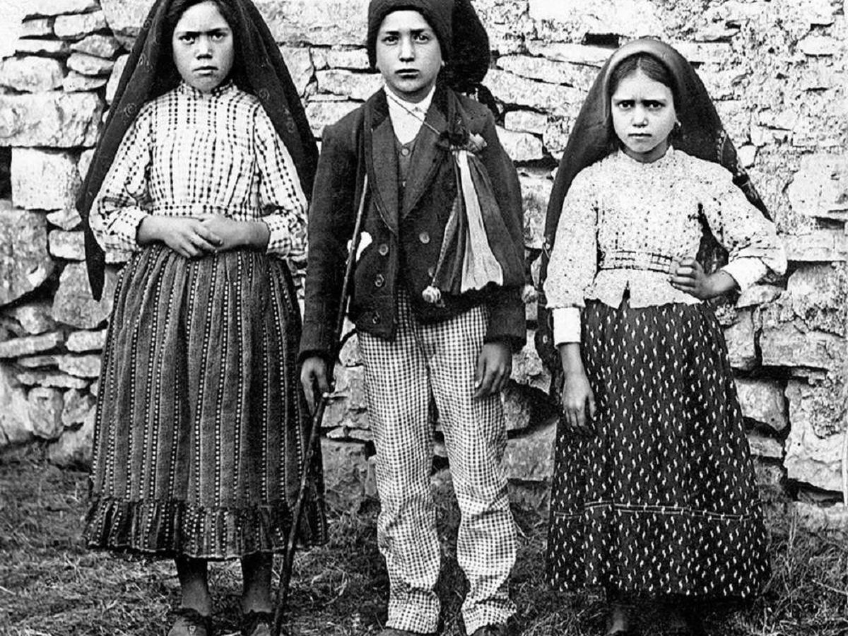 Foto: De izquierda a derecha, la beata Lucía dos Santos, San Francisco Marto y Santa Jacinta Marto (C.C.)