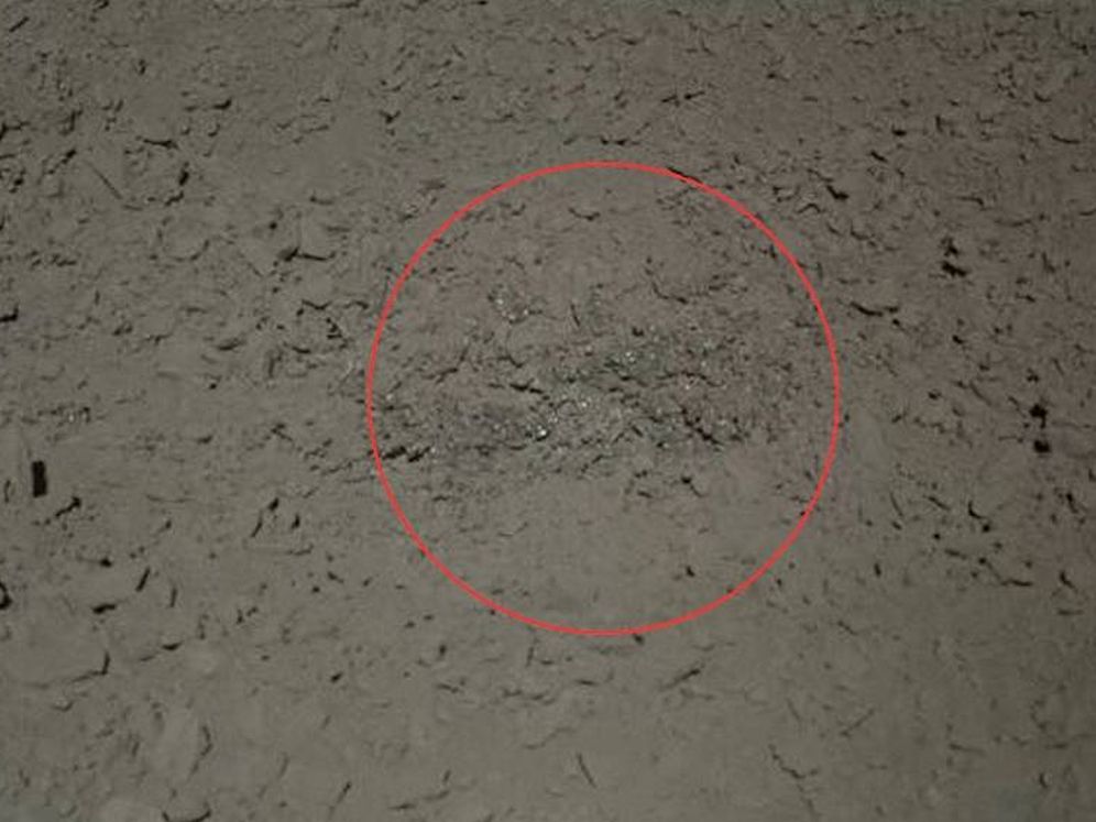 Foto: Imagen del extraño material viscoso encontrado en la Luna. (CNSA/CLEP)