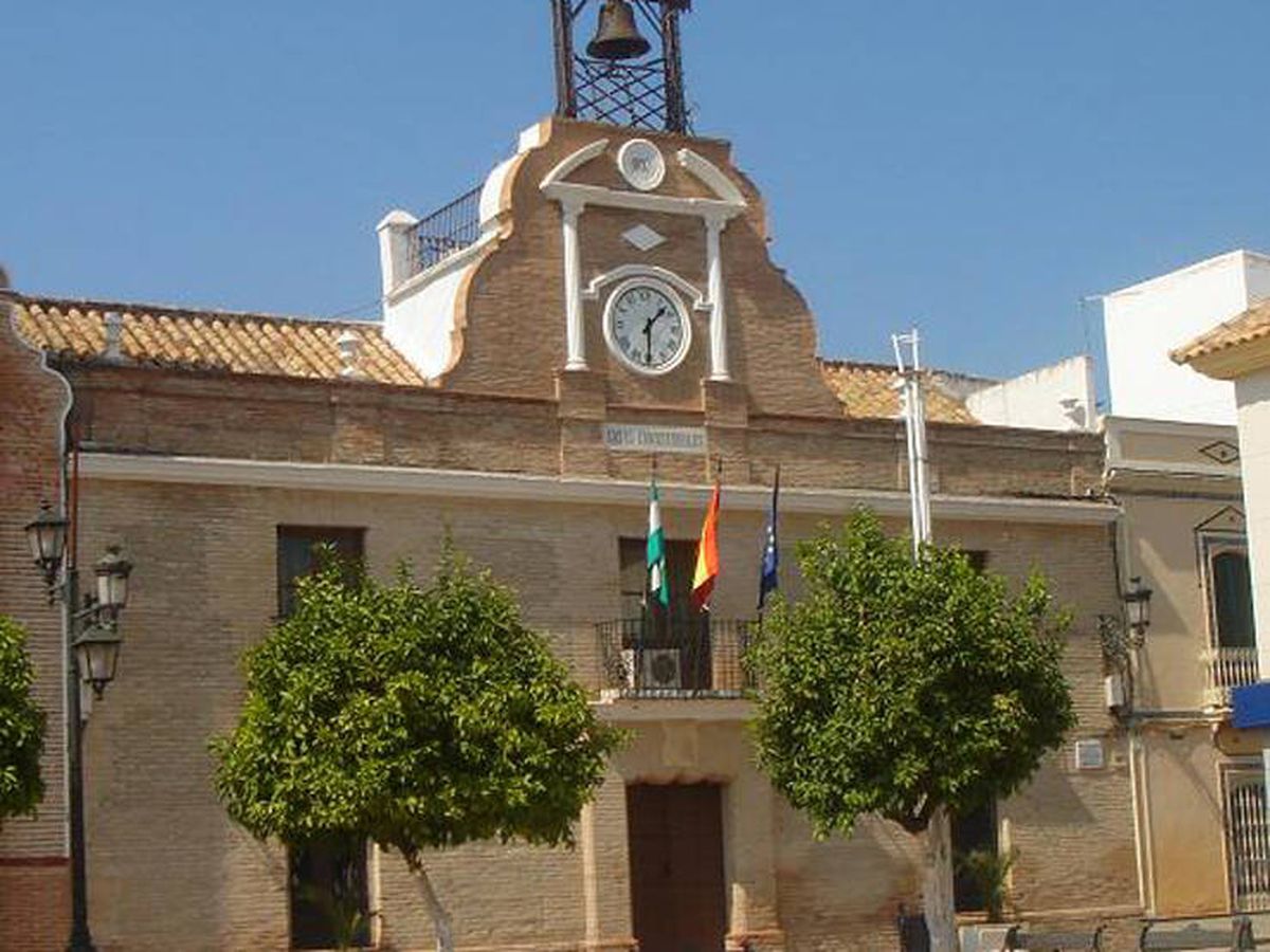 Foto: Fachada principal del Ayuntamiento de Fuente Palmera. (Wikimedia)