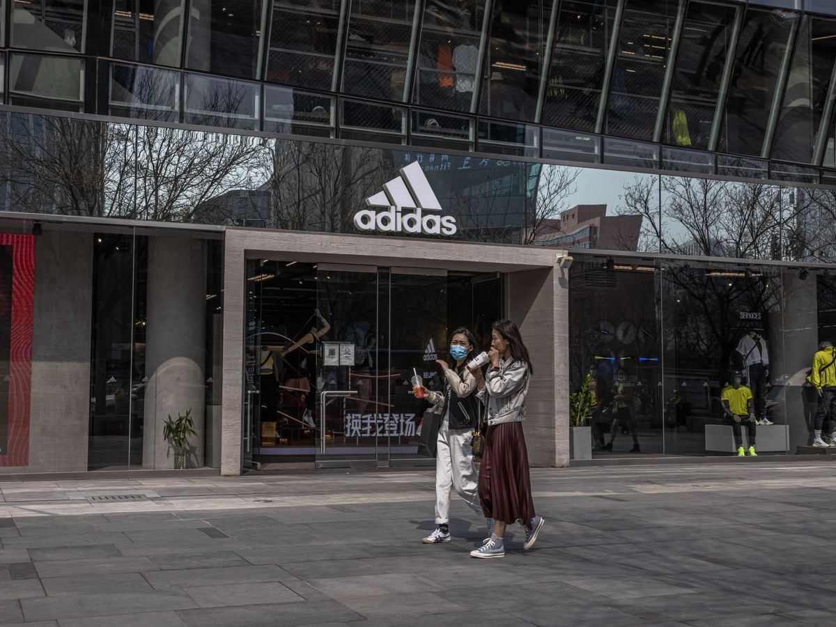 Foto: Tienda de Adidas. (EFE/Roman Pilipey)
