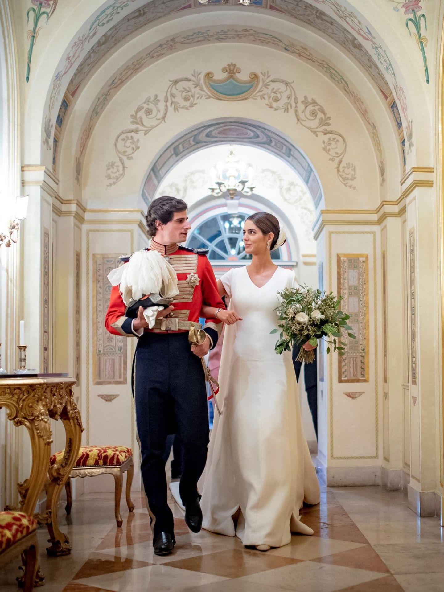 Fernando Fitz-James Stuart y Solís, hijo del duque de Alba, y Sofía Palazuelo, el día de su boda. (EFE/Casa de Alba)