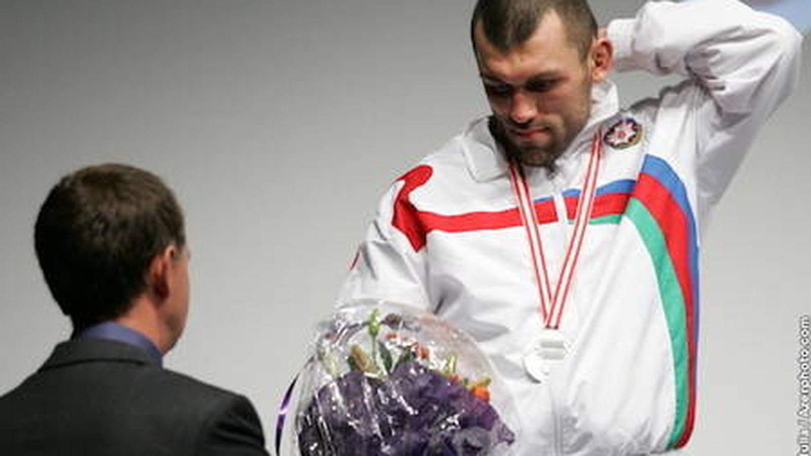 Foto: El deportista recibiendo la plata de los mundiales
