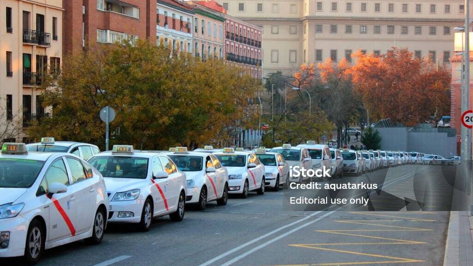La DGT sentencia: esta es la fecha en la que los taxistas y profesores de autoescuela deberán abrocharse el cinturón de seguridad