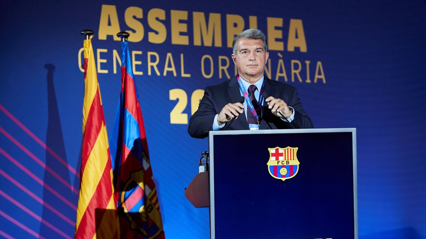 El presidente del FC Barcelona, Joan Laporta, durante la asamblea de compromisarios. (EFE)