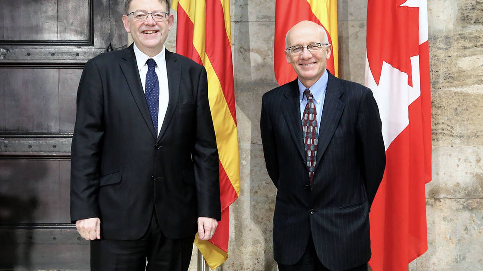Foto: Ximo Puig, con el embajador de Canadá, Matthew Levin, el pasado mes de febrero en Valencia. (GVA)