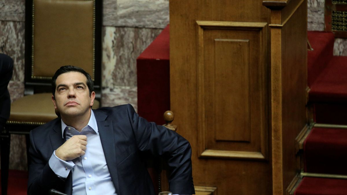 Bruselas suspende ayudas a la deuda griega tras aplicar Tsipras medidas antiausteridad