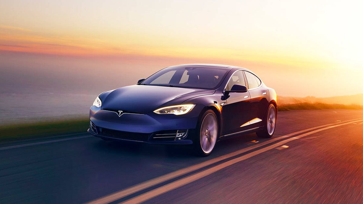 Por qué Tesla bate récords: vende 280 coches al día (y ya vale más que Ford)
