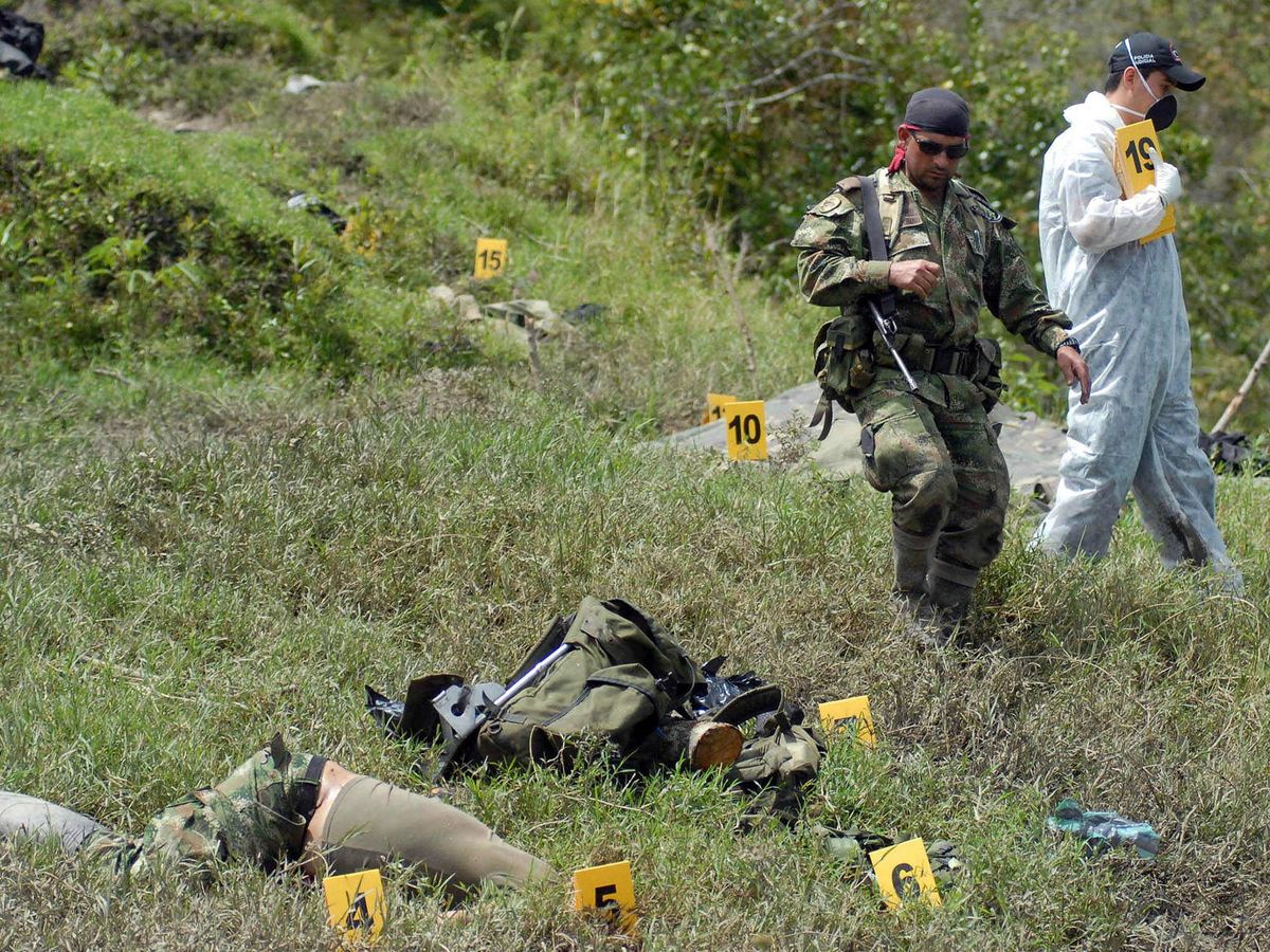 Foto: El ejército de Colombia, tras matar a integrantes de Águilas Negras en 2008. (EFE)
