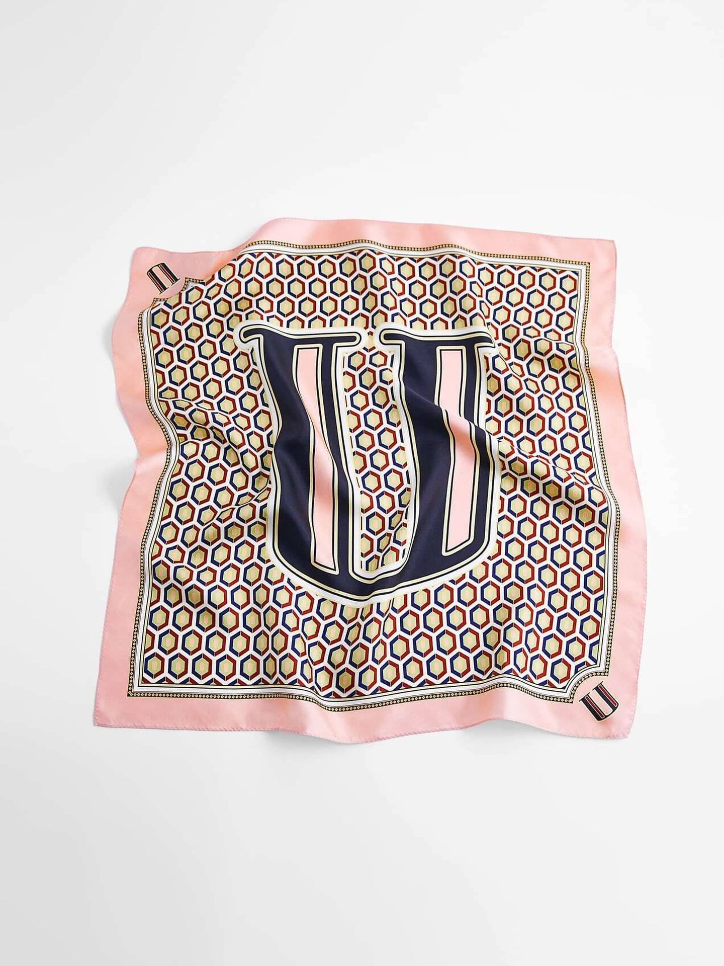 La nueva colección de pañuelos personalizados de Zara. (Cortesía)