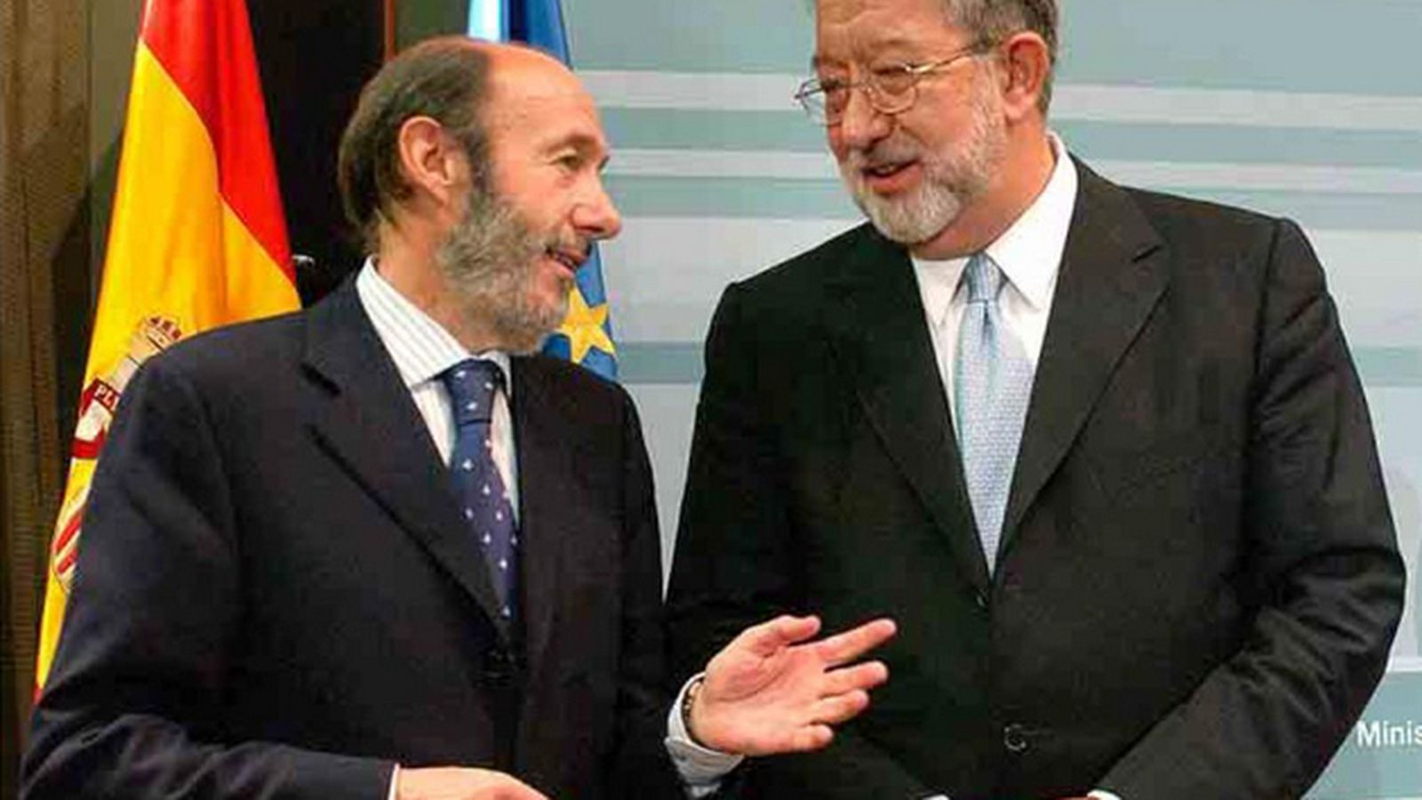 Foto: El exministro del Interior Alfredo Pérez Rubalcaba y el exdirector de Infraestructuras Luis Luengo. (Ministerio del Interior)