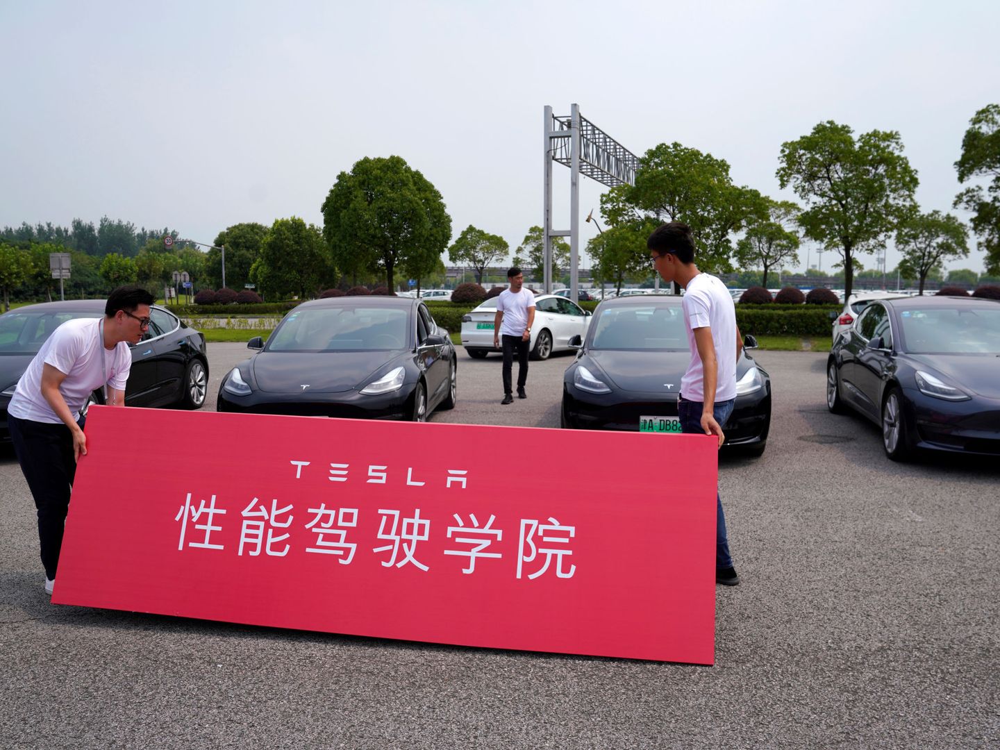 Exhibición de modelos de Tesla en China. (Reuters)