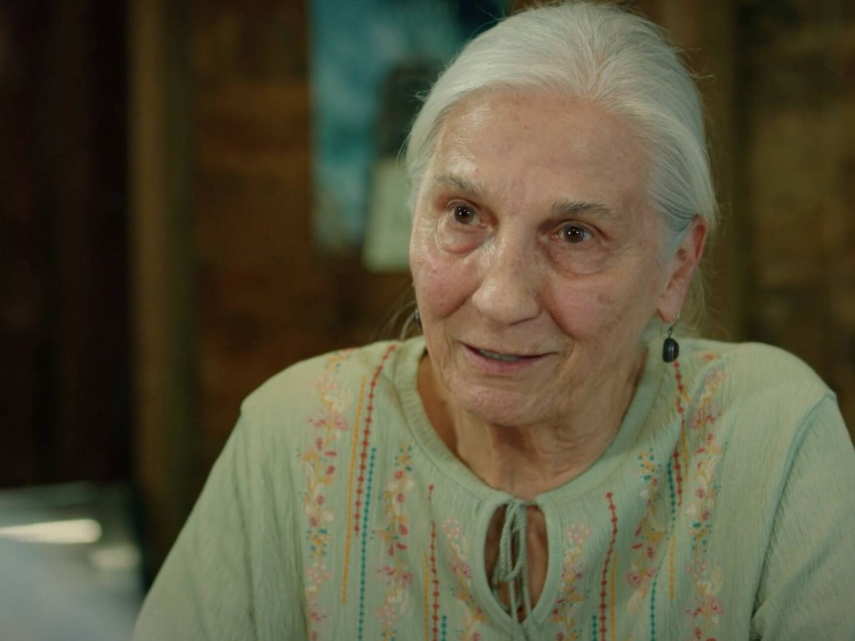 Foto: La anciana Sevgi ha confesado quién es verdaderamente en el pasado episodio de 'Hermanos'. (Atresmedia)