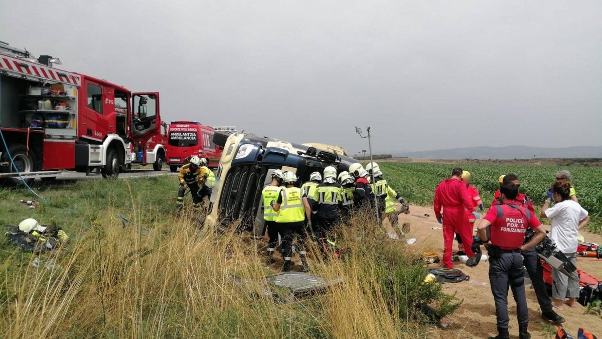 Fallece un hombre de 56 años tras salirse de la vía y volcar el camión que conducía en Murillo de Cuende (Navarra)