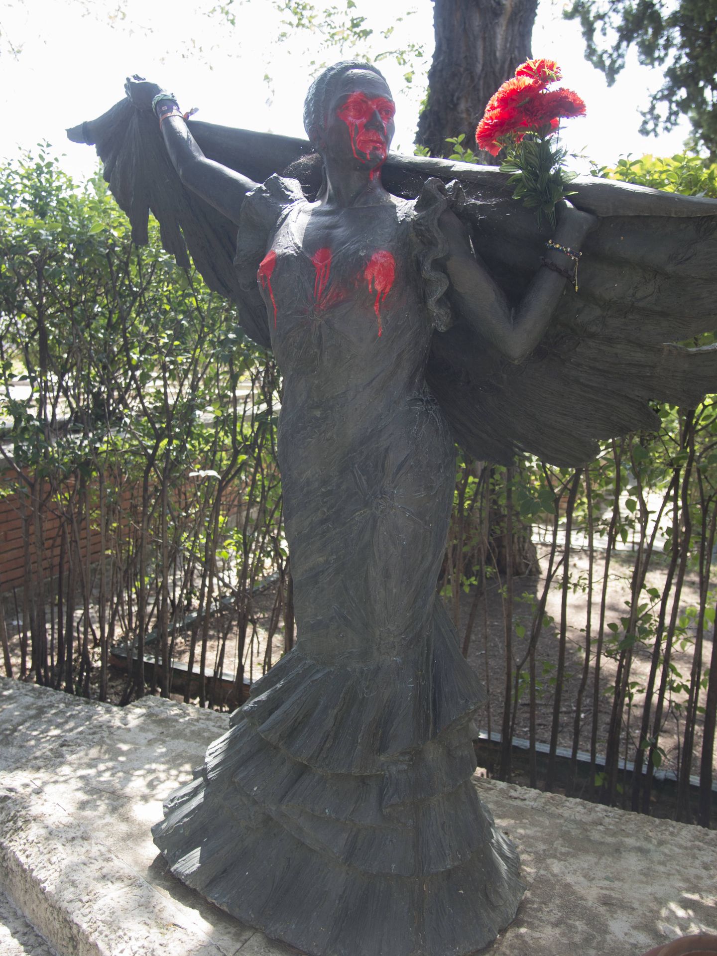 Tumba de Lola Flores, en el cementerio de la Almudena. (Gtres)