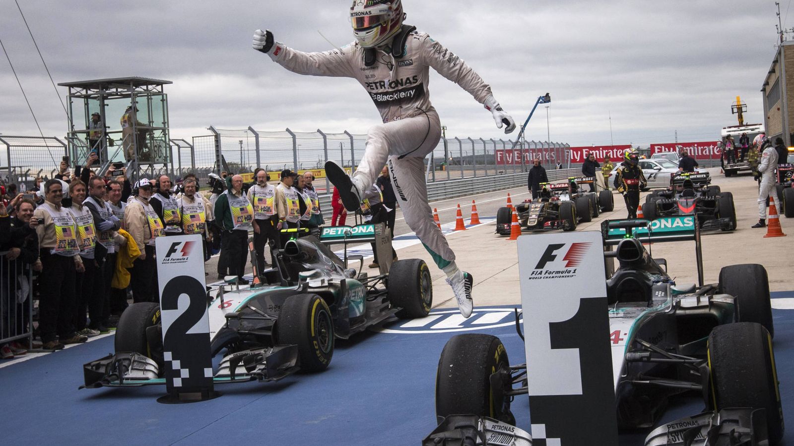 Foto: Lewis Hamilton celebrando una victoria el año pasado.
